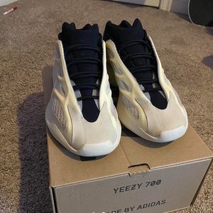 Yeezy 700 V3 Men’s 9